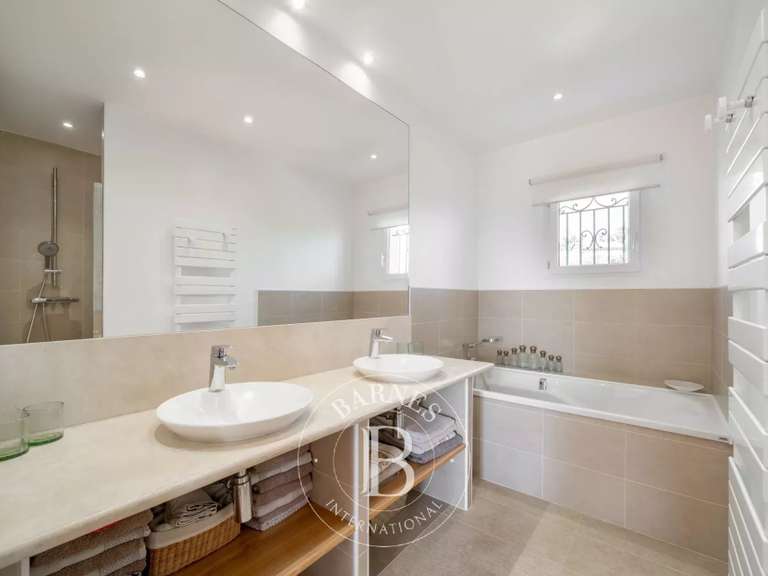Villa Saint-Raphaël - 5 chambres - 300m²
