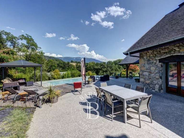 Maison Rumilly - 3 chambres - 211m²