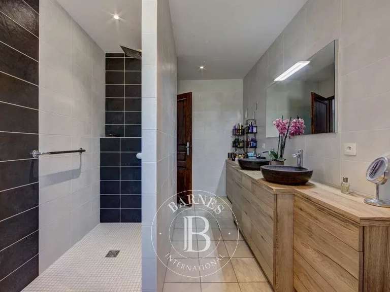 Maison Rumilly - 3 chambres - 211m²