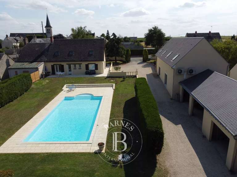 Maison Villeneuve-sur-Conie - 8 chambres - 321m²