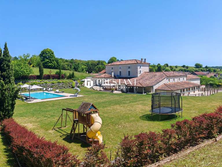 House Angoulême - 12 bedrooms - 755m²