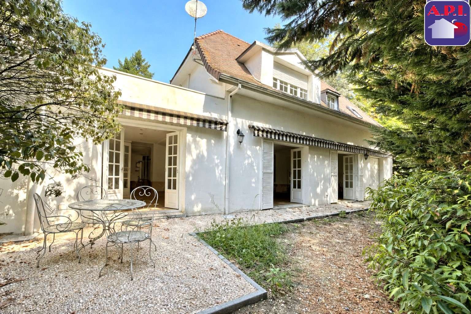 MAISON DE CHARME AVEC DEPENDANCE CÔTE PAVÉE Bienve