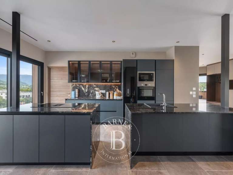 Appartement Rumilly - 4 chambres - 189m²