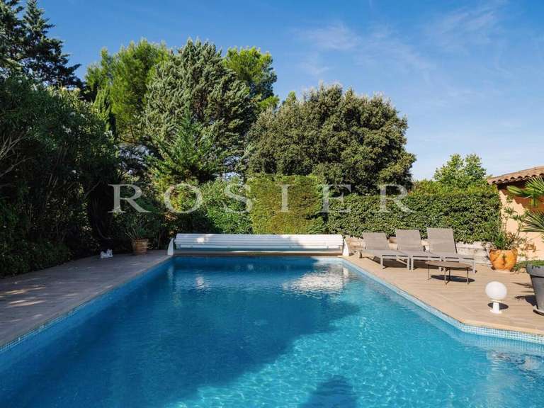 Villa L'Isle-sur-la-Sorgue - 4 bedrooms - 225m²