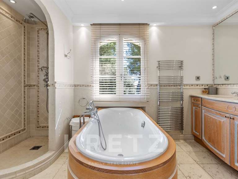 Maison Biot - 6 chambres - 556m²