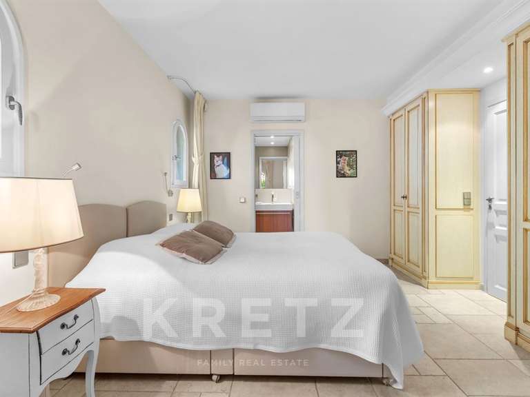 Maison Biot - 6 chambres - 556m²