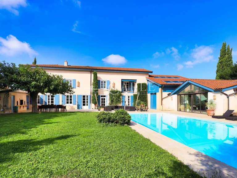Maison Saint-Bonnet-de-Mure - 3 chambres - 440m²