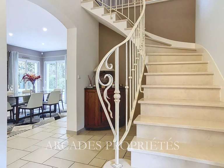 Maison Saint-Sulpice-et-Cameyrac - 5 chambres - 343m²