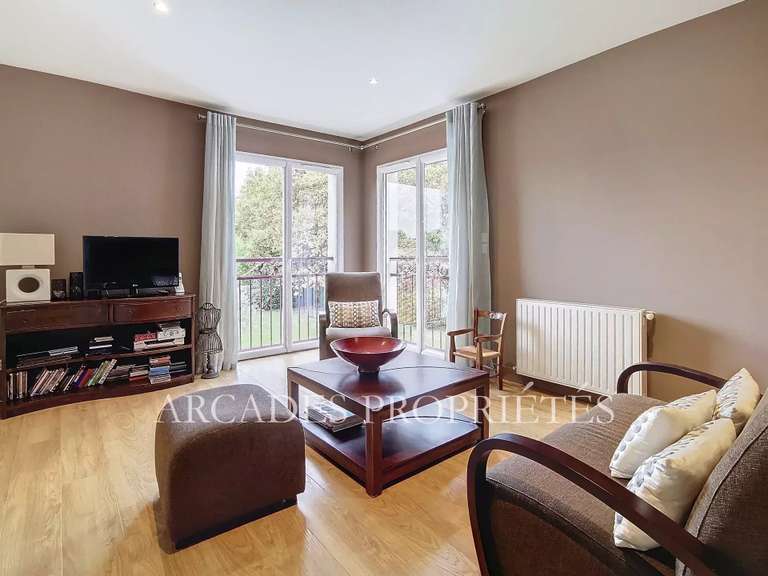 Maison Saint-Sulpice-et-Cameyrac - 5 chambres - 343m²