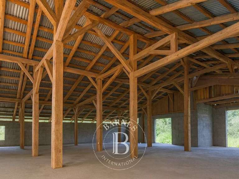 Bien atypique Demi-Quartier - 527m²