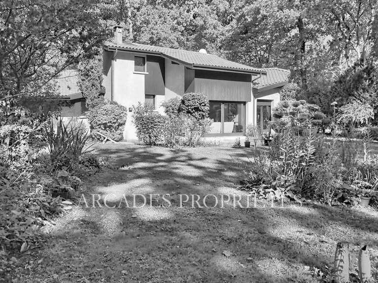 Maison Saint-Sulpice-et-Cameyrac - 2 chambres - 159m²