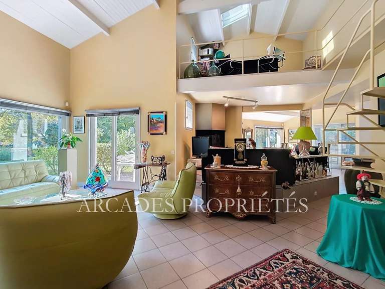 Maison Saint-Sulpice-et-Cameyrac - 2 chambres - 159m²