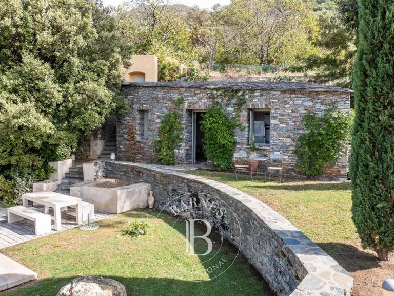 Castle Oletta - 7 bedrooms - 420m²