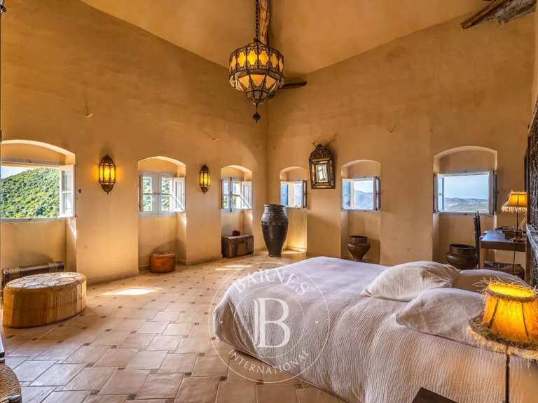 Castle Oletta - 7 bedrooms - 420m²