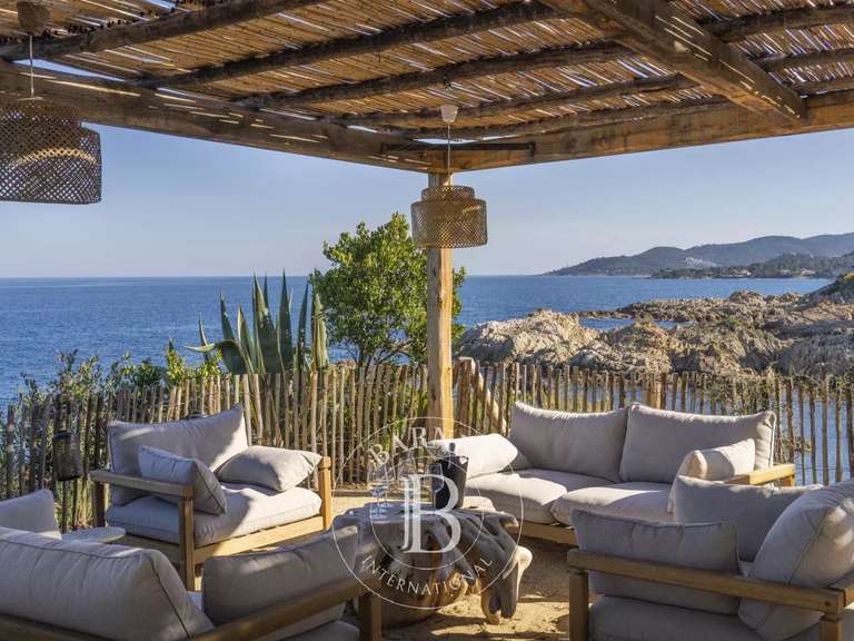Villa with Sea view Sari-Solenzara - 5 bedrooms - 400m²