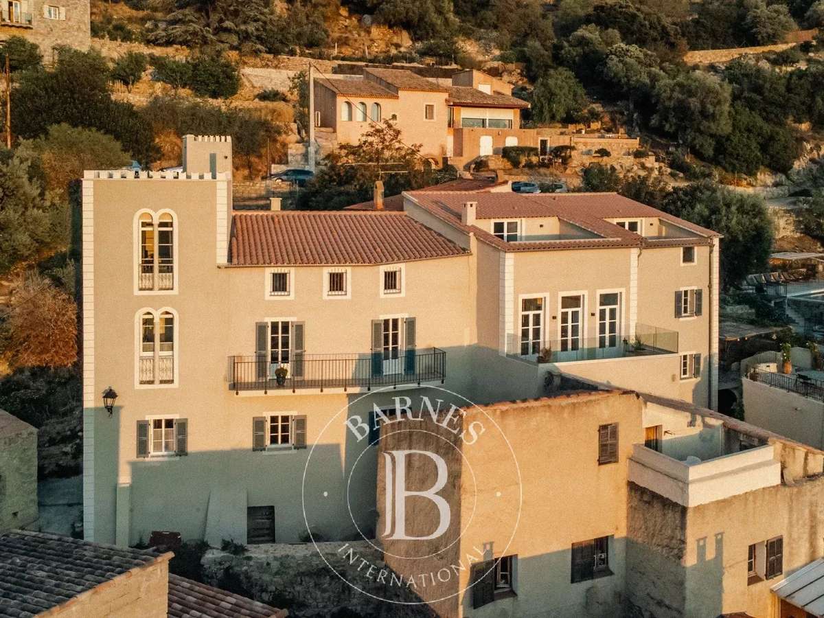 Mansion Lumio