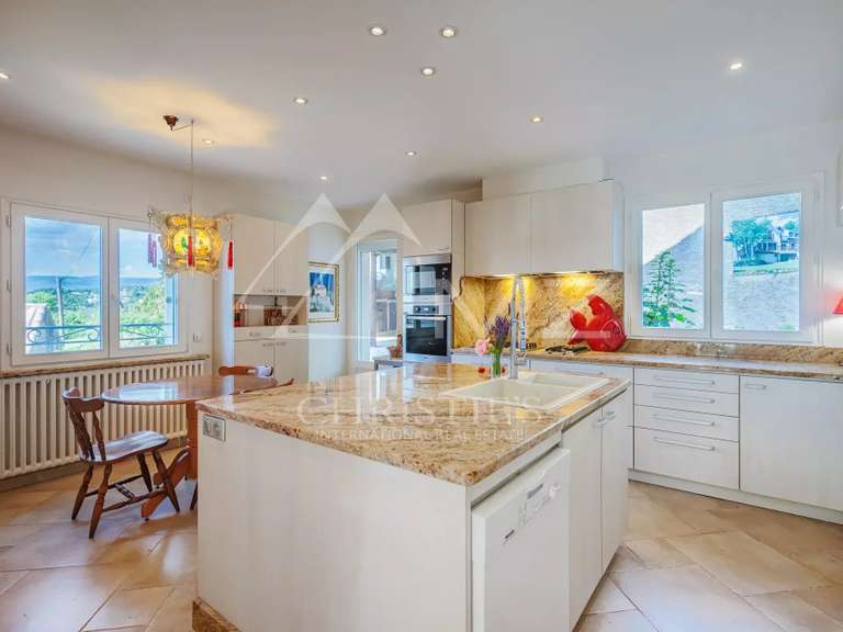 Propriété Apt - 6 chambres - 496m²