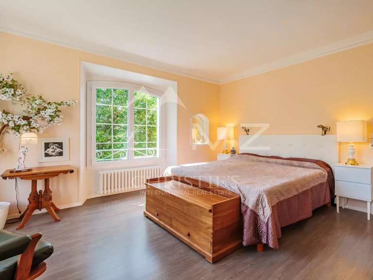 Propriété Apt - 6 chambres - 496m²