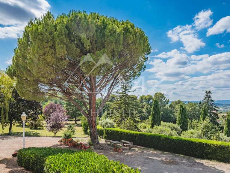 Propriété Apt - 6 chambres - 496m²