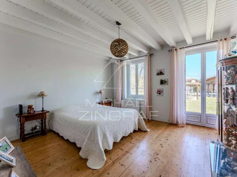 Maison Salles - 3 chambres - 200m²
