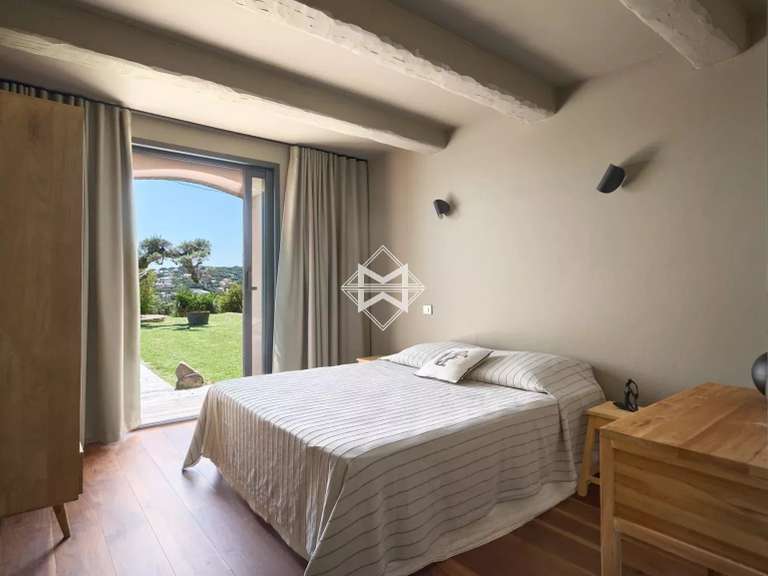 Villa Sainte-Maxime - 5 bedrooms - 320m²