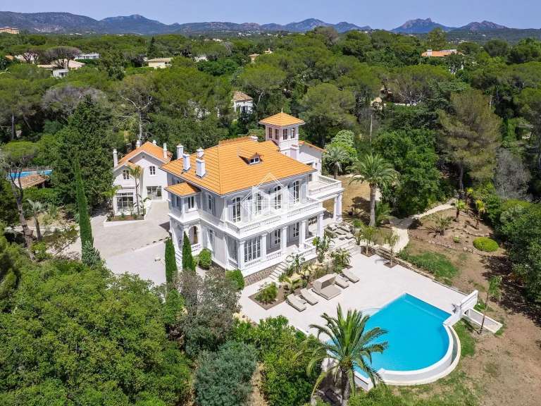 Villa Saint-Raphaël - 6 chambres - 622m²
