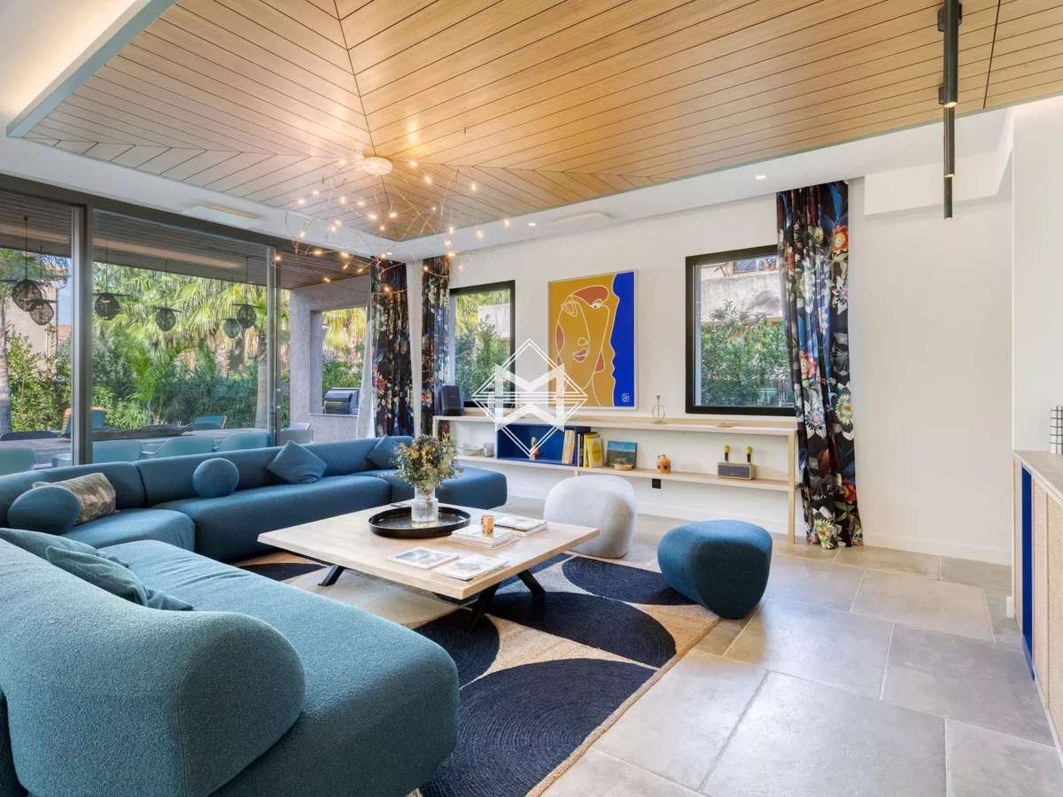 House Saint-Tropez