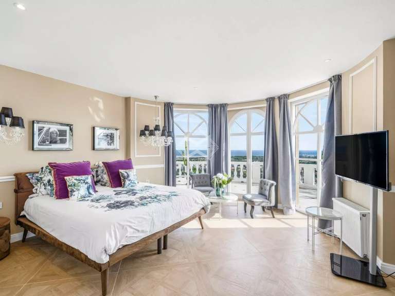 Villa Mandelieu-la-Napoule - 5 chambres - 299m²