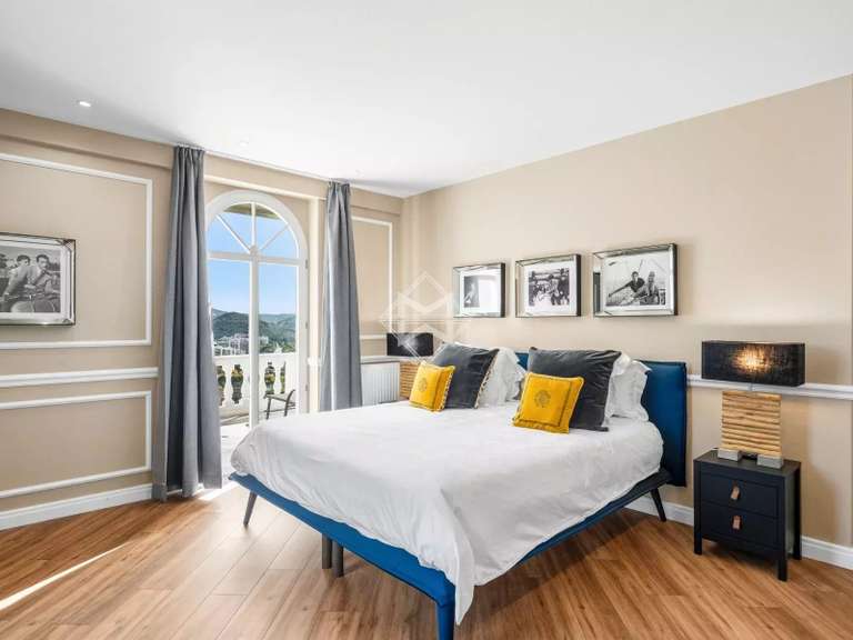 Villa Mandelieu-la-Napoule - 5 chambres - 299m²