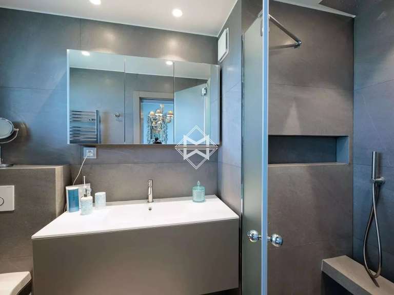 Appartement avec Vue sur mer Cap-d-antibes - 3 chambres - 104m²