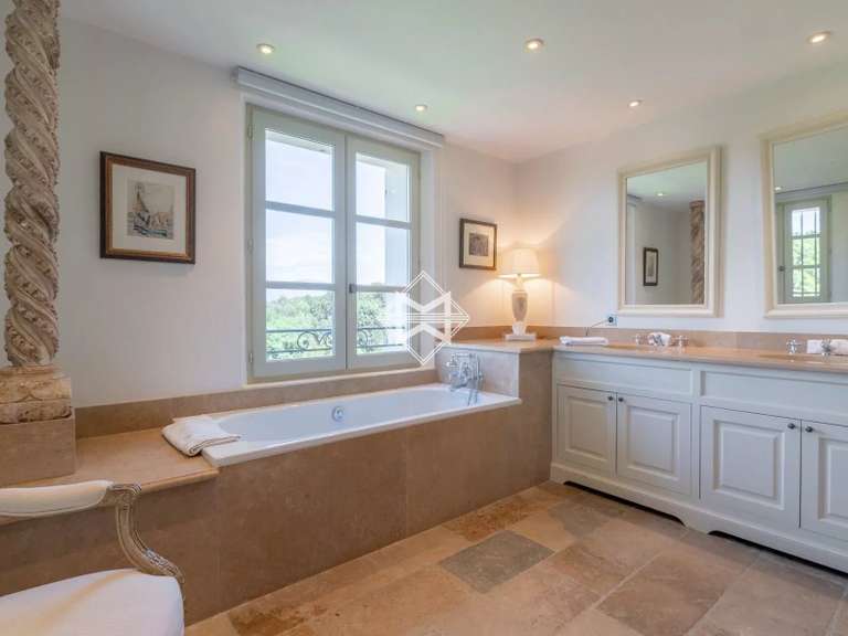 Villa Mougins - 5 bedrooms - 450m²