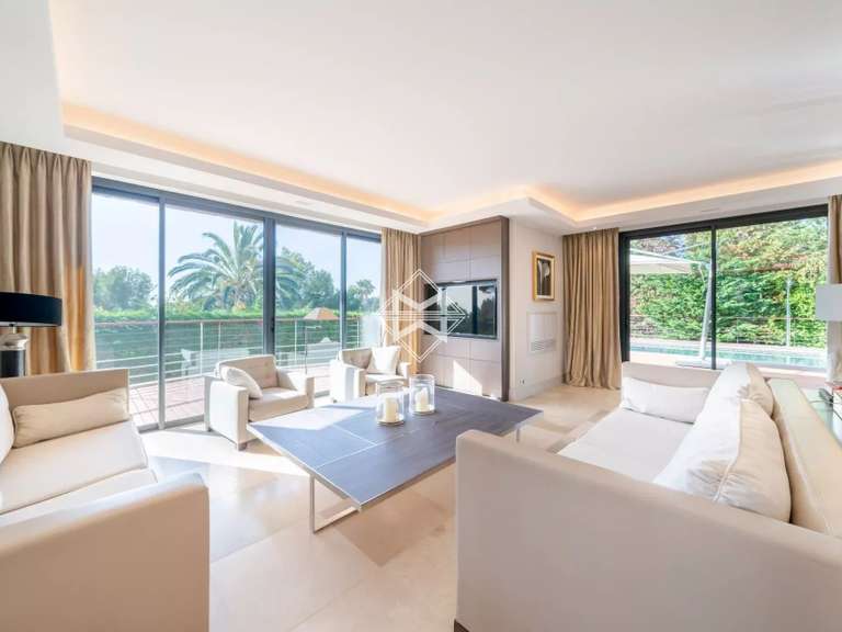 Villa Antibes - 5 chambres - 255m²