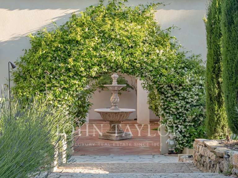 Maison Biot - 9 chambres - 596m²