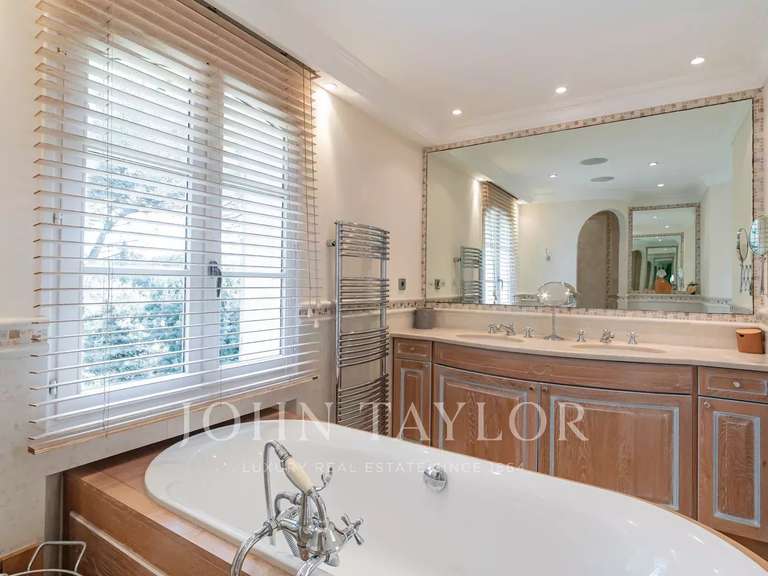 Maison Biot - 9 chambres - 596m²