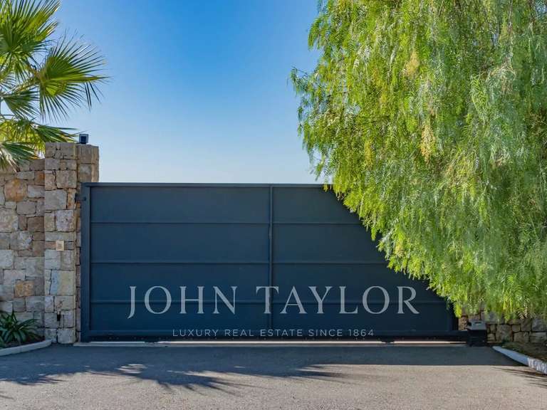 Maison Roquefort-les-Pins - 6 chambres - 488m²