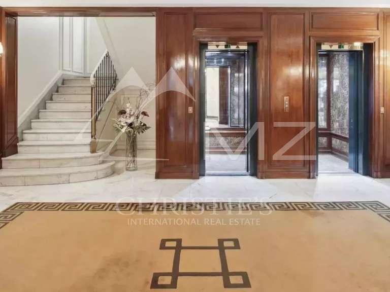 Appartement Paris 8e - 1 chambre - 63m²