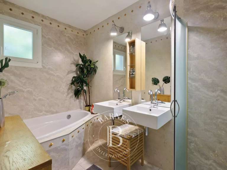 House Biarritz - 7 bedrooms - 301m²