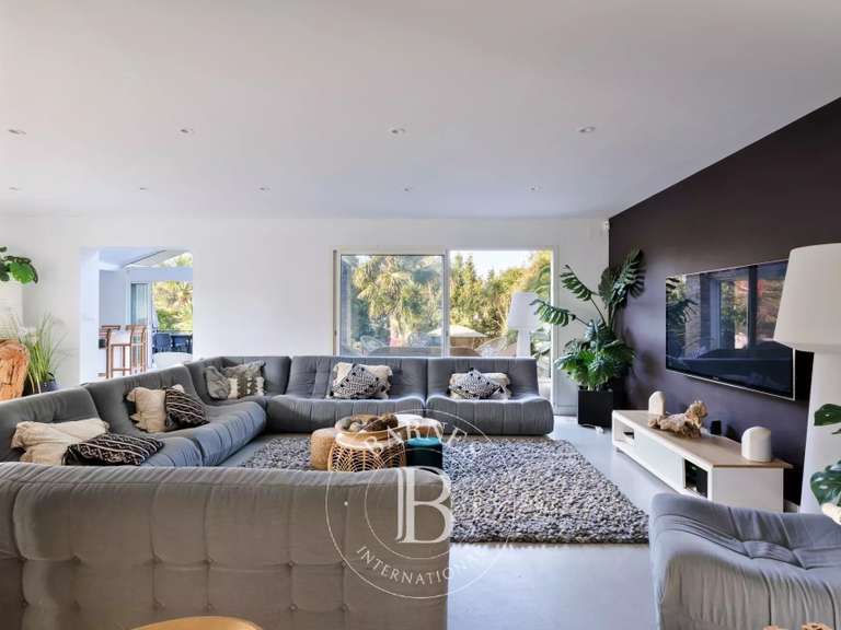 House Biarritz - 7 bedrooms - 301m²