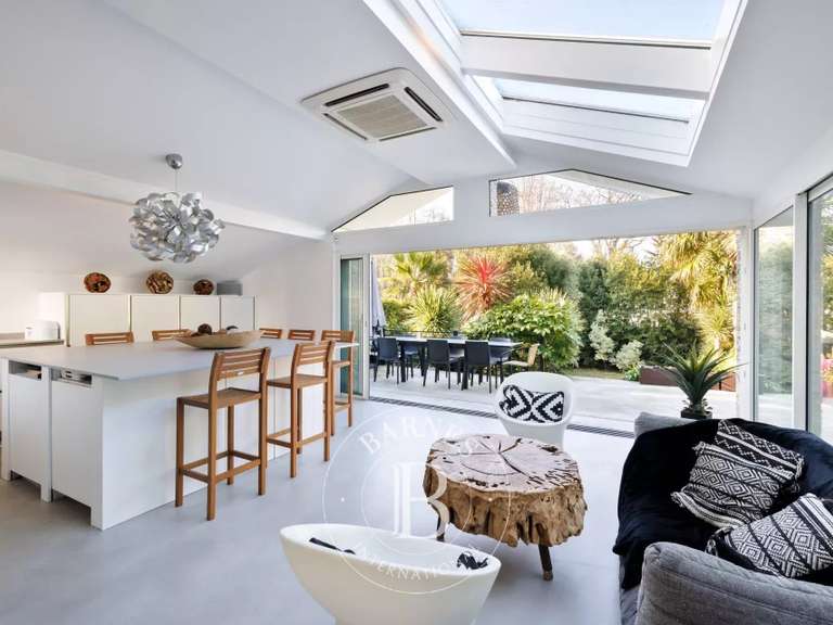 House Biarritz - 7 bedrooms - 301m²
