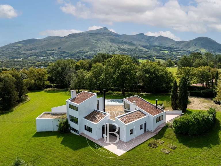 House Ascain - 4 bedrooms - 340m²