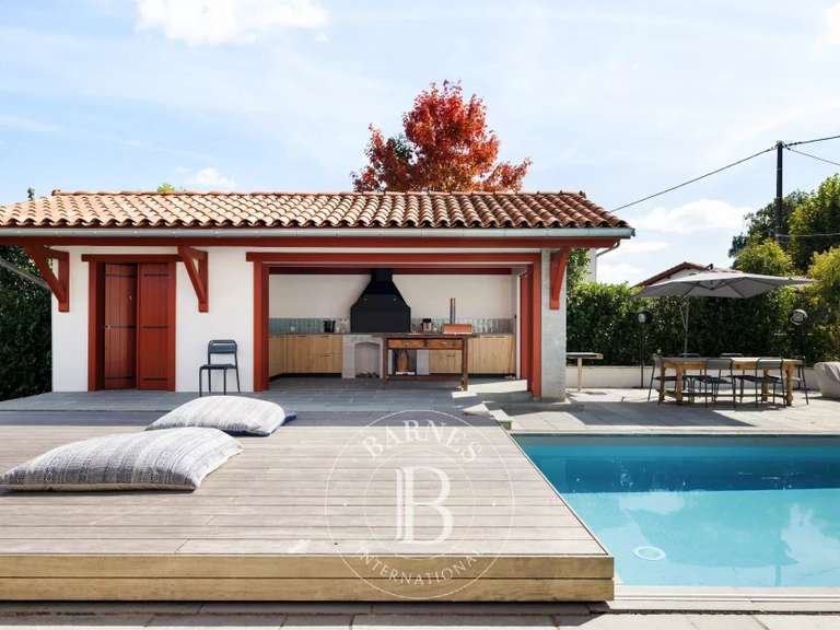 House Larressore - 5 bedrooms - 390m²