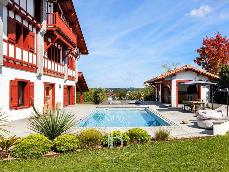 House Larressore - 5 bedrooms - 390m²
