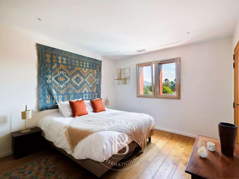 House Larressore - 5 bedrooms - 390m²