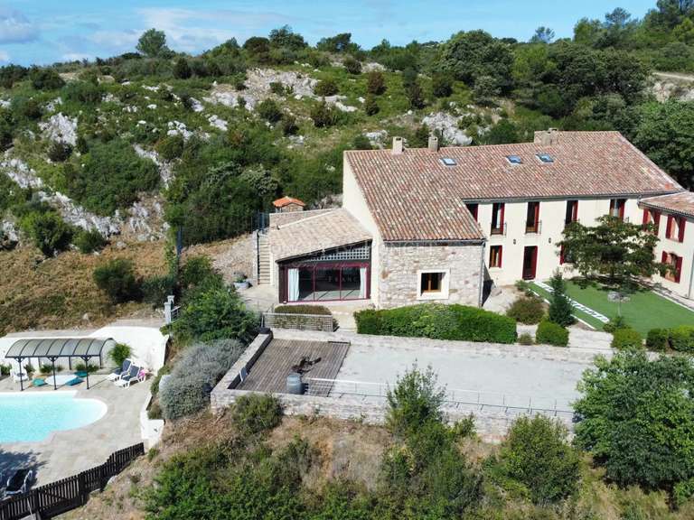 Propriété Saint-Chinian - 10 chambres - 1280m²