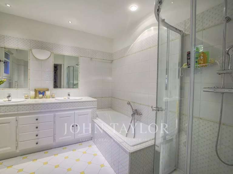 Maison Valbonne - 6 chambres - 330m²