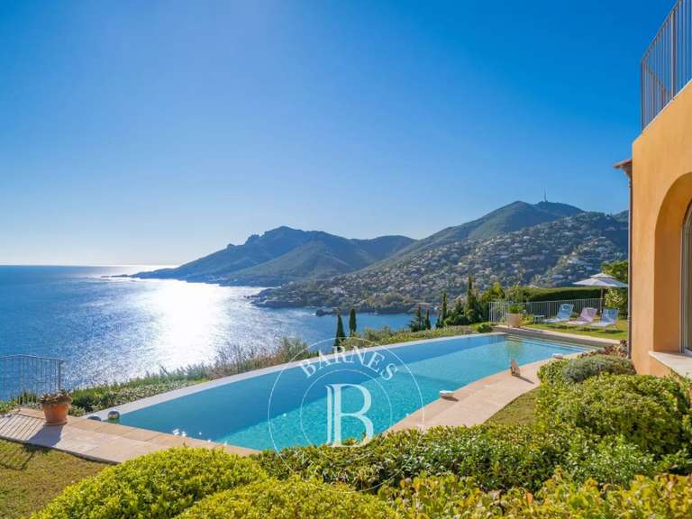 Villa with Sea view Théoule-sur-Mer - 4 bedrooms - 300m²
