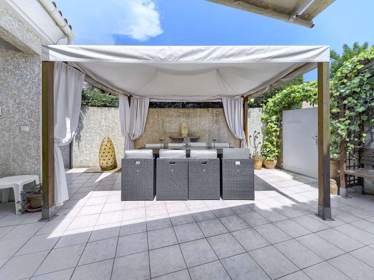 Maison Villeneuve-Loubet - 3 chambres - 121m²