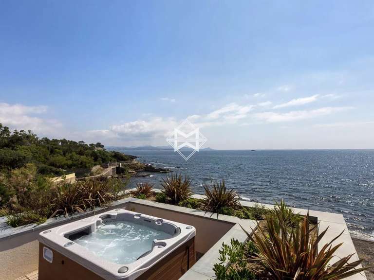 Villa Fréjus - 5 bedrooms - 237m²