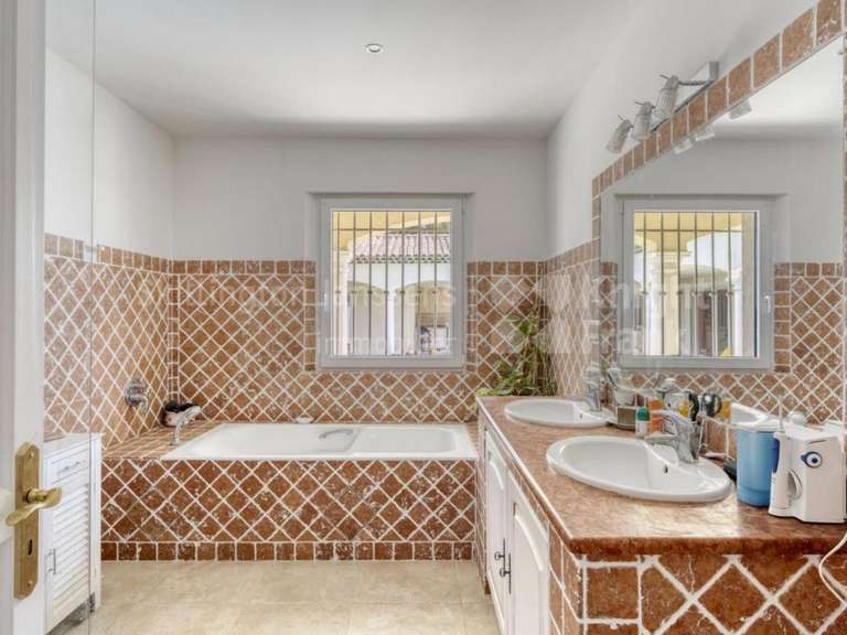 House Draguignan - 3 bedrooms - 252m²