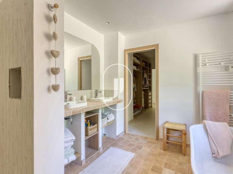 Propriété Grimaud - 5 chambres - 318m²